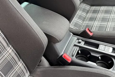 39 of 63 for VOLKSWAGEN GOLF 2.0 TDI GTD 3dr