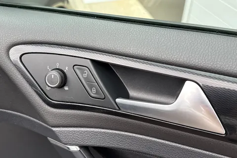 41 of 63 for VOLKSWAGEN GOLF 2.0 TDI GTD 3dr