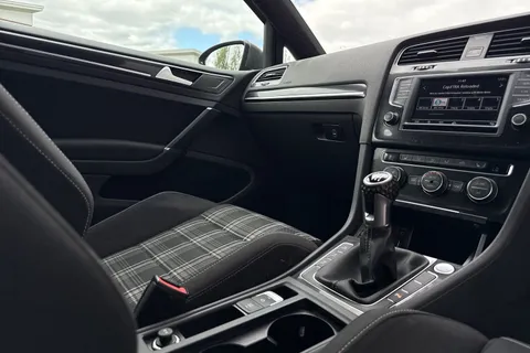 43 of 63 for VOLKSWAGEN GOLF 2.0 TDI GTD 3dr