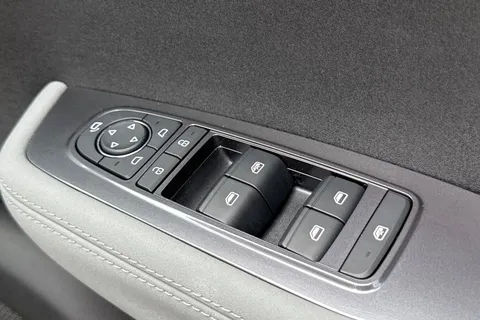 DG25RNY BYD Dolphin Surf 43.2kWh Boost Auto 5dr Thumbnail #43