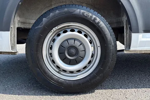 DG74EDJ Volkswagen Crafter 2.0 TDI 140PS Commerce Plus High Roof Van Thumbnail #11