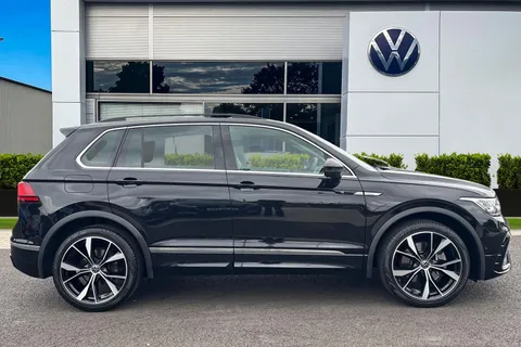 PL22ZGA Volkswagen Tiguan 2.0 TSI 4Motion R-Line 5dr DSG **KEYLESS ENTRY, REAR VIEW CAM** Thumbnail #4