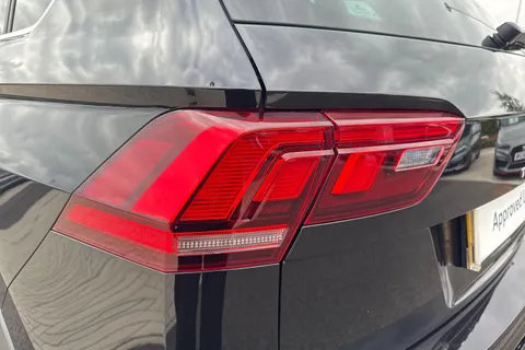 PL22ZGA Volkswagen Tiguan 2.0 TSI 4Motion R-Line 5dr DSG **KEYLESS ENTRY, REAR VIEW CAM** Thumbnail #8