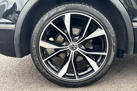 PL22ZGA Volkswagen Tiguan 2.0 TSI 4Motion R-Line 5dr DSG **KEYLESS ENTRY, REAR VIEW CAM** Thumbnail #10
