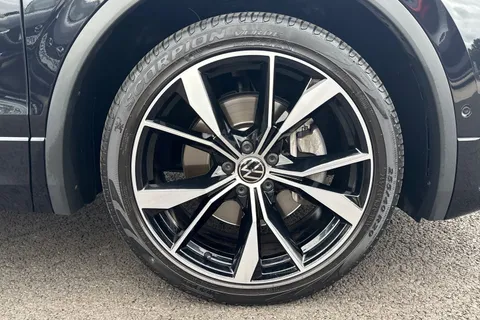 PL22ZGA Volkswagen Tiguan 2.0 TSI 4Motion R-Line 5dr DSG **KEYLESS ENTRY, REAR VIEW CAM** Thumbnail #11