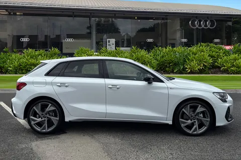  Audi A3 2.0 TDI Black Edition Sportback S Tronic Euro 6 (s/s) 5dr Thumbnail #4