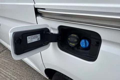 PK74NVO Volkswagen Caddy Maxi C20 Cargo Commerce Pro Maxi 102 PS 2.0 TDI 6sp Manual Thumbnail #46