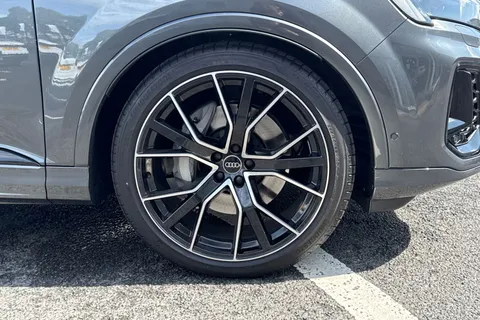 PY25EKG Audi Q7 3.0 TFSI V6 55 Black Edition Tiptronic quattro Euro 6 (s/s) 5dr Thumbnail #10