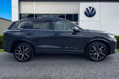 GD25SYE Volkswagen Tiguan 1.5 TSI eHybrid R-Line 5dr DSG ⭐VAT Qualifying⭐ Thumbnail #4