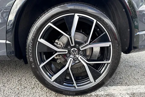 GD25SYE Volkswagen Tiguan 1.5 TSI eHybrid R-Line 5dr DSG ⭐VAT Qualifying⭐ Thumbnail #11