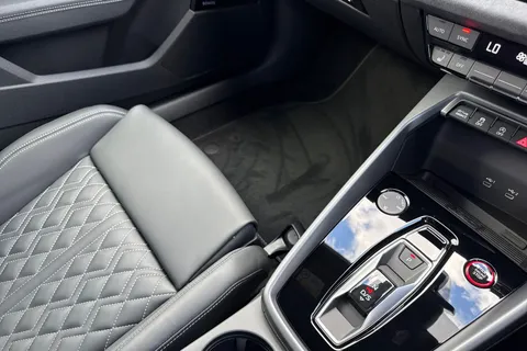  Audi S3 2.0 TFSI Black Edition Sportback S Tronic quattro Euro 6 (s/s) 5dr Thumbnail #20