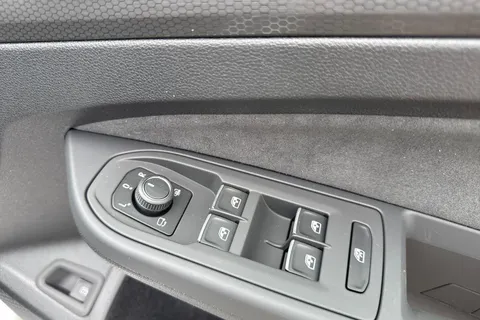 DE75ZNC Volkswagen Golf 1.4 TSI GTE 5dr DSG | DCC | Keyless Entry Thumbnail #18
