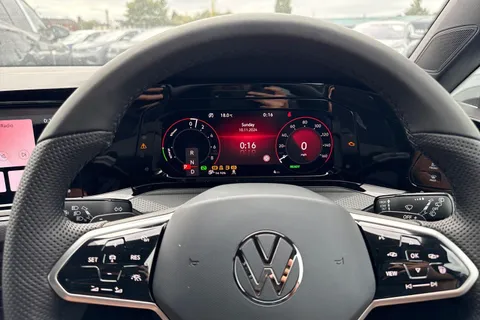 DE75ZNC Volkswagen Golf 1.4 TSI GTE 5dr DSG | DCC | Keyless Entry Thumbnail #32