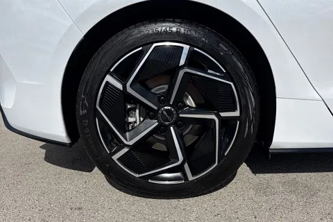 DC25HMJ BYD SEAL 82.5kWh Design Auto 4dr Thumbnail #7