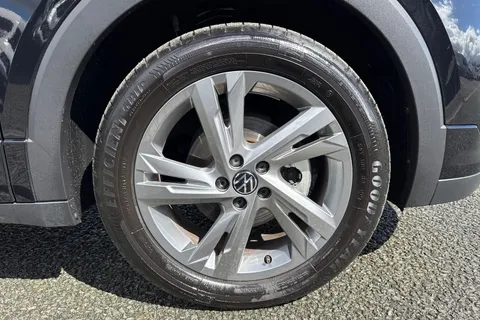 DE74UYW Volkswagen T-Cross 1.0 TSI 115 R-Line 5dr DSG Thumbnail #11