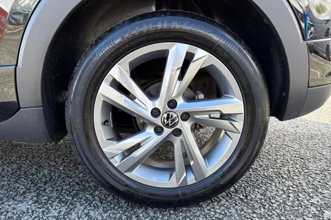 DE74UYW Volkswagen T-Cross 1.0 TSI 115 R-Line 5dr DSG Thumbnail #12