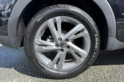 DE74UYW Volkswagen T-Cross 1.0 TSI 115 R-Line 5dr DSG Thumbnail #14