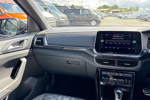 DE74UYW Volkswagen T-Cross 1.0 TSI 115 R-Line 5dr DSG Thumbnail #21