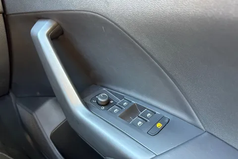 DE74UYW Volkswagen T-Cross 1.0 TSI 115 R-Line 5dr DSG Thumbnail #22