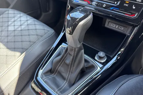 DE74UYW Volkswagen T-Cross 1.0 TSI 115 R-Line 5dr DSG Thumbnail #24