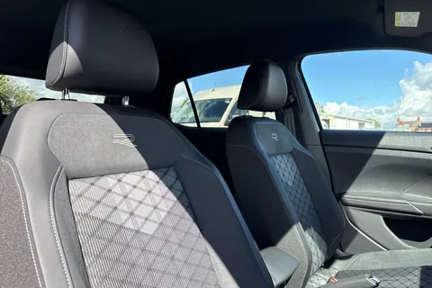 DE74UYW Volkswagen T-Cross 1.0 TSI 115 R-Line 5dr DSG Thumbnail #25