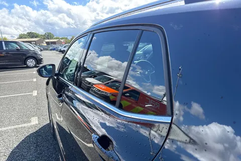 DE74UYW Volkswagen T-Cross 1.0 TSI 115 R-Line 5dr DSG Thumbnail #34