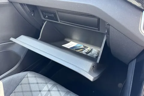 DE74UYW Volkswagen T-Cross 1.0 TSI 115 R-Line 5dr DSG Thumbnail #42