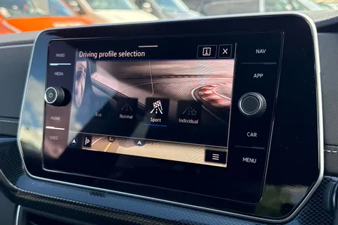 DE74UYW Volkswagen T-Cross 1.0 TSI 115 R-Line 5dr DSG Thumbnail #47