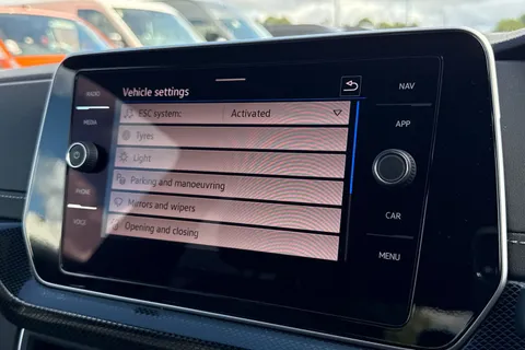 DE74UYW Volkswagen T-Cross 1.0 TSI 115 R-Line 5dr DSG Thumbnail #53