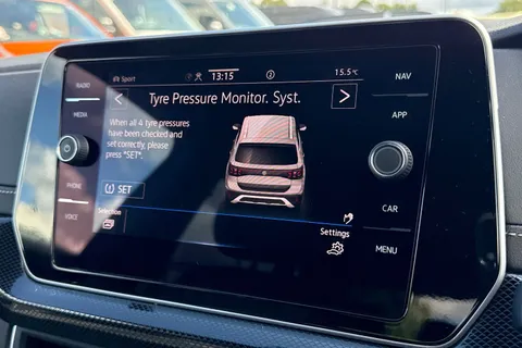 DE74UYW Volkswagen T-Cross 1.0 TSI 115 R-Line 5dr DSG Thumbnail #54