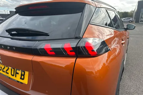 DG22OFB PEUGEOT 2008 1.2 PureTech Allure Premium Euro 6 (s/s) 5dr Thumbnail #8