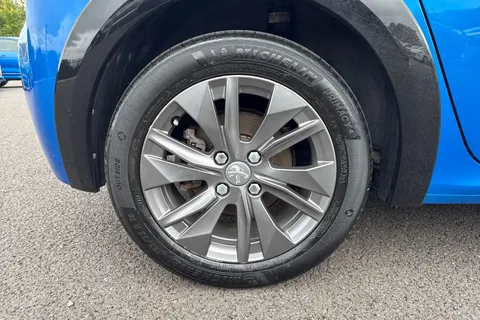 SG71KTN PEUGEOT e-208 50kWh Allure Auto 5dr Thumbnail #11