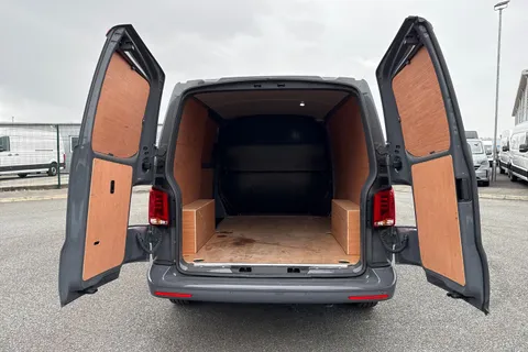 DE24ZKH Volkswagen Transporter 2.0 TDI 110 Highline Van Thumbnail #7