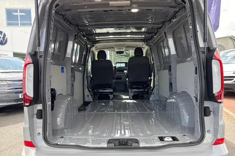 BC25XNH Volkswagen Transporter 2.0 TDI 170 Commerce Pro Van Auto-Tailgate Thumbnail #7