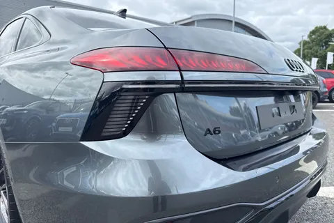 Audi A6 Saloon 2.0 TDI Launch Edition S Tronic quattro Euro 6 (s/s) 4dr Thumbnail #8