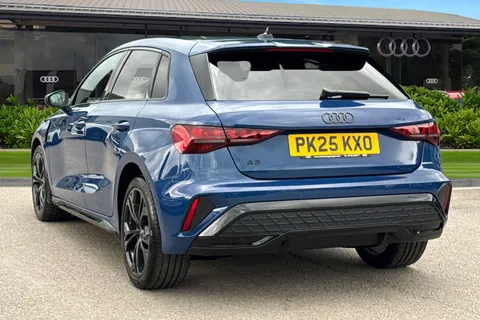 PK25KXO Audi A3 Black Edition 40 TFSI e  204 PS S tronic Thumbnail #3