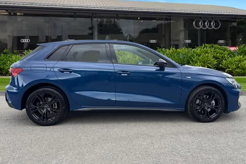 PK25KXO Audi A3 Black Edition 40 TFSI e  204 PS S tronic Thumbnail #4