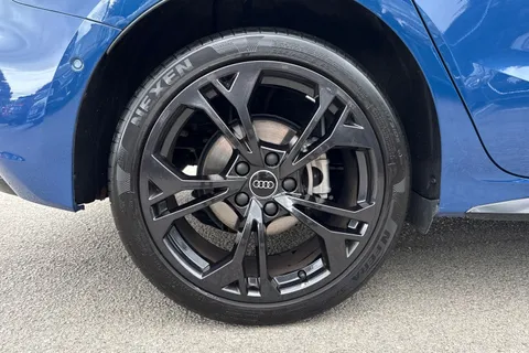 PK25KXO Audi A3 Black Edition 40 TFSI e  204 PS S tronic Thumbnail #11