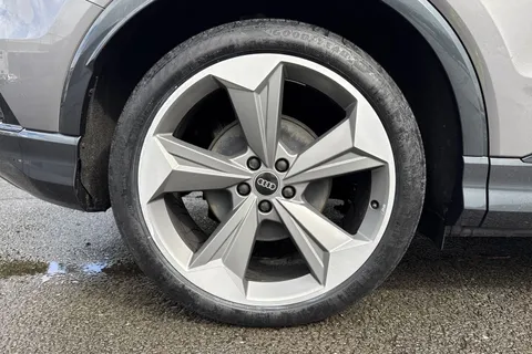 LO24XTD Audi Q4 e-tron 210kW 45 82kWh Black Edition 5dr Auto Thumbnail #11