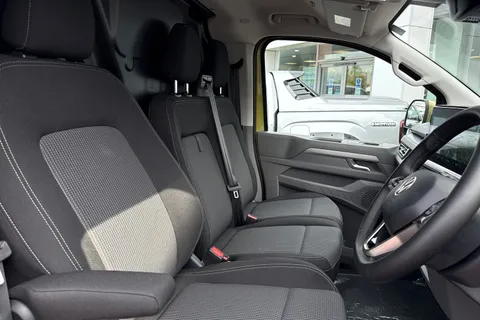 BA25LKM Volkswagen Transporter 2.0 TDI 150 Commerce Pro Van Automatic Thumbnail #24