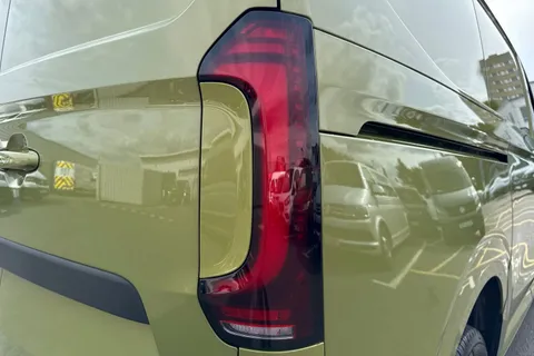BA25LKM Volkswagen Transporter 2.0 TDI 150 Commerce Pro Van Automatic Thumbnail #50
