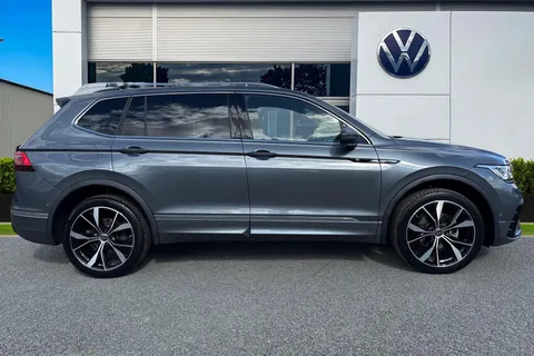 DK74ZPL Volkswagen Tiguan Allspace 2.0 TDI R-Line 5dr DSG⭐Vienna Leather, Panoramic Roof, Rear Camera⭐ Thumbnail #4