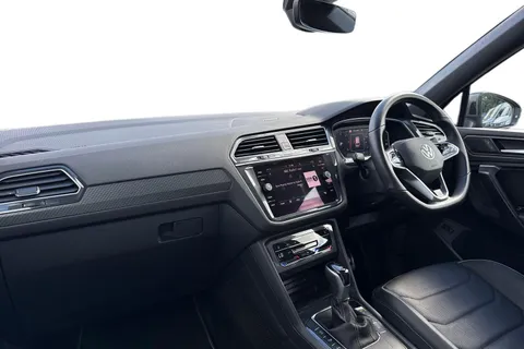 DK74ZPL Volkswagen Tiguan Allspace 2.0 TDI R-Line 5dr DSG⭐Vienna Leather, Panoramic Roof, Rear Camera⭐ Thumbnail #9