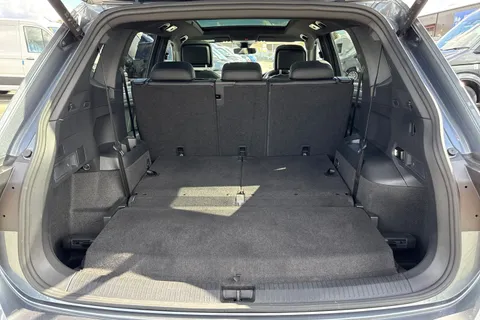 DK74ZPL Volkswagen Tiguan Allspace 2.0 TDI R-Line 5dr DSG⭐Vienna Leather, Panoramic Roof, Rear Camera⭐ Thumbnail #10