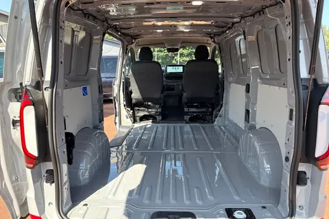 BA25KSJ Volkswagen Transporter 2.0 TDI 150 Commerce Pro Van Automatic Thumbnail #7