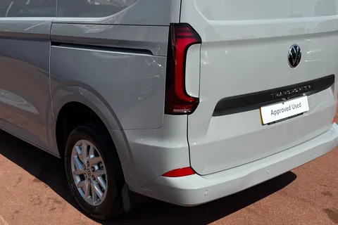 BA25KSJ Volkswagen Transporter 2.0 TDI 150 Commerce Pro Van Automatic Thumbnail #8