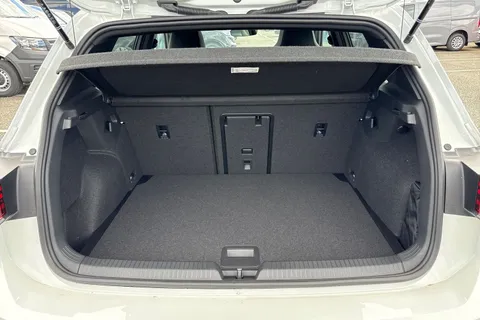 CY25BTU Volkswagen Golf 2.0 TDI 150 R-Line 5dr DSG ⭐Leather, Sunroof, Leeds Alloys, Black package⭐ Thumbnail #7