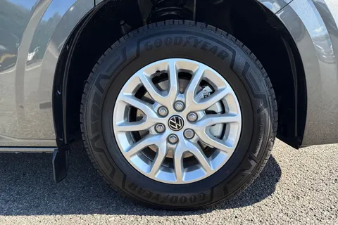 DG75CWC Volkswagen Transporter T32 Kombi Commerce Pro SWB 218 PS 65KWh Electric - Delivery Miles Thumbnail #10