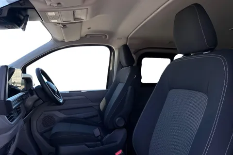 DG75CWC Volkswagen Transporter T32 Kombi Commerce Pro SWB 218 PS 65KWh Electric - Delivery Miles Thumbnail #16