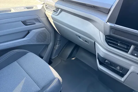 DG75CWC Volkswagen Transporter T32 Kombi Commerce Pro SWB 218 PS 65KWh Electric - Delivery Miles Thumbnail #20